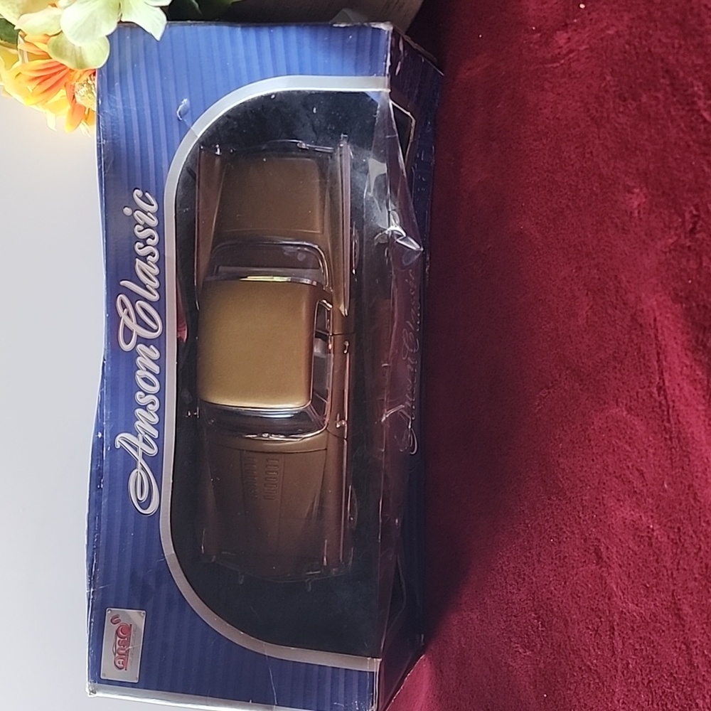 NIB. Anson Classic 1957 Studebaker Golden Hawk, Die Cast.
